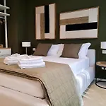 Maison Leon *